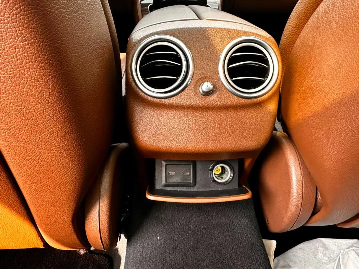 Car image 25
