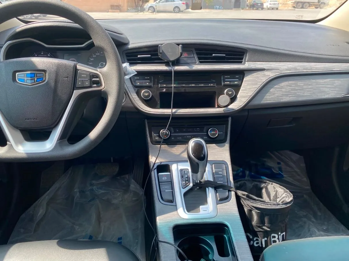 Car image 18
