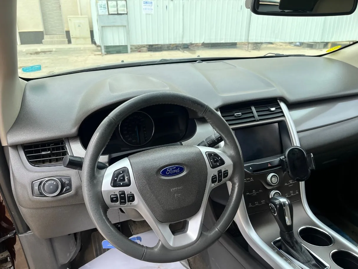 Car image 12