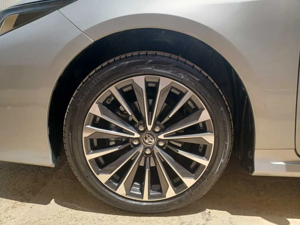 Car image 9