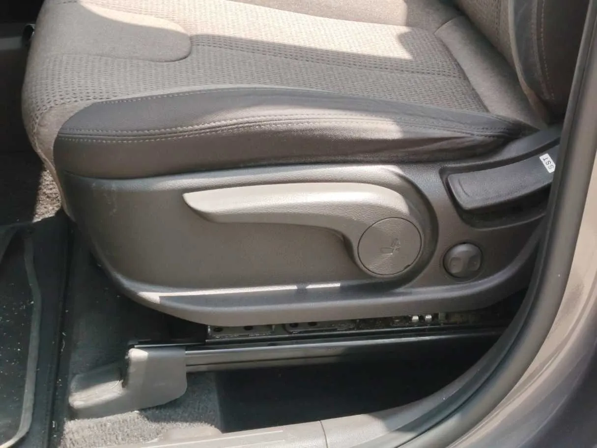 Car image 35