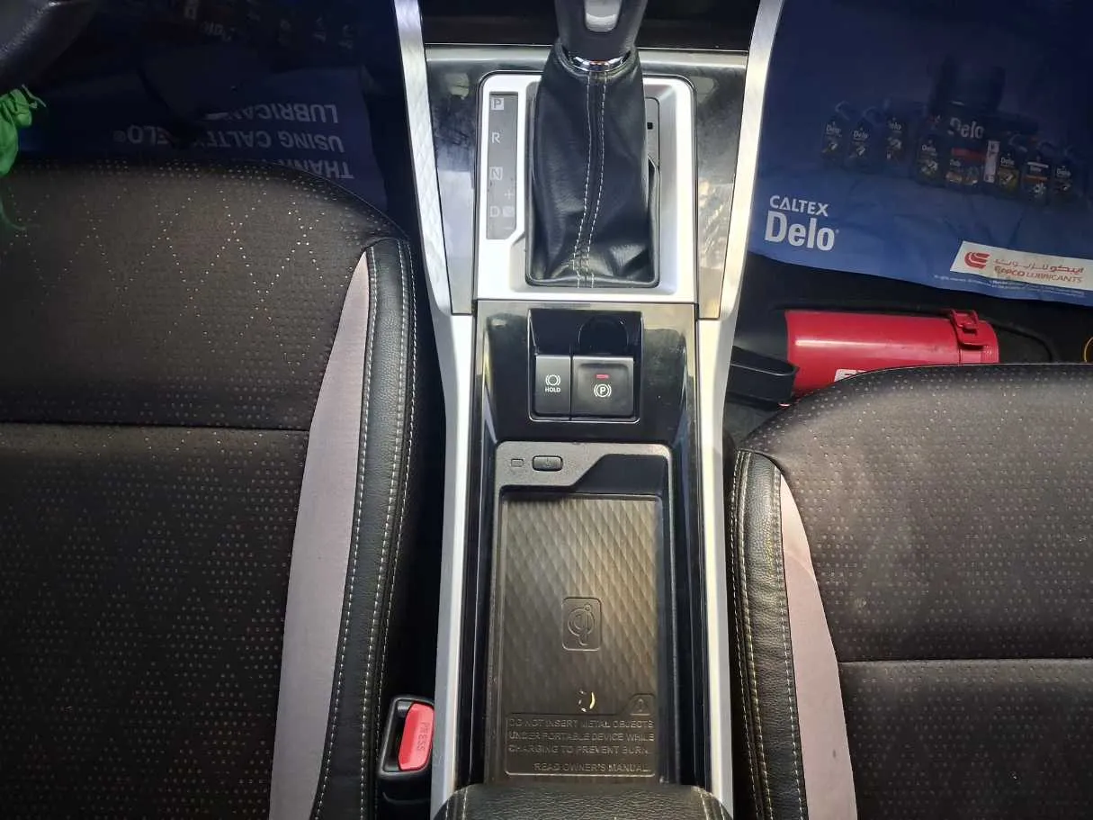 Car image 14