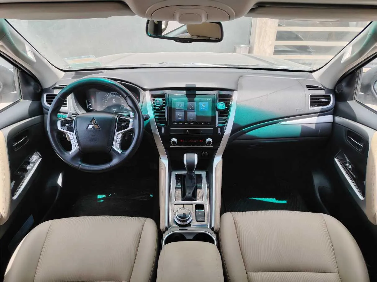 Car image 19