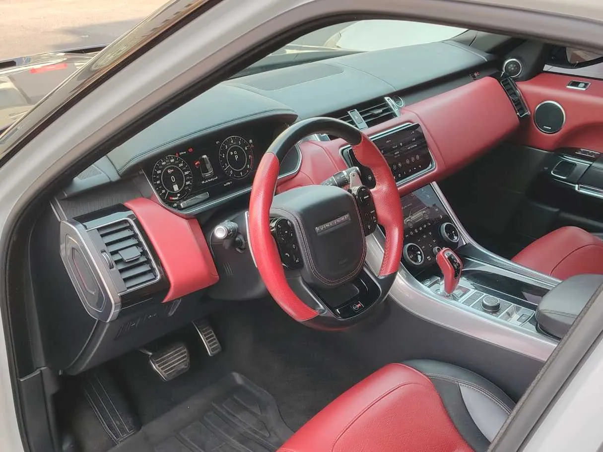 Car image 12