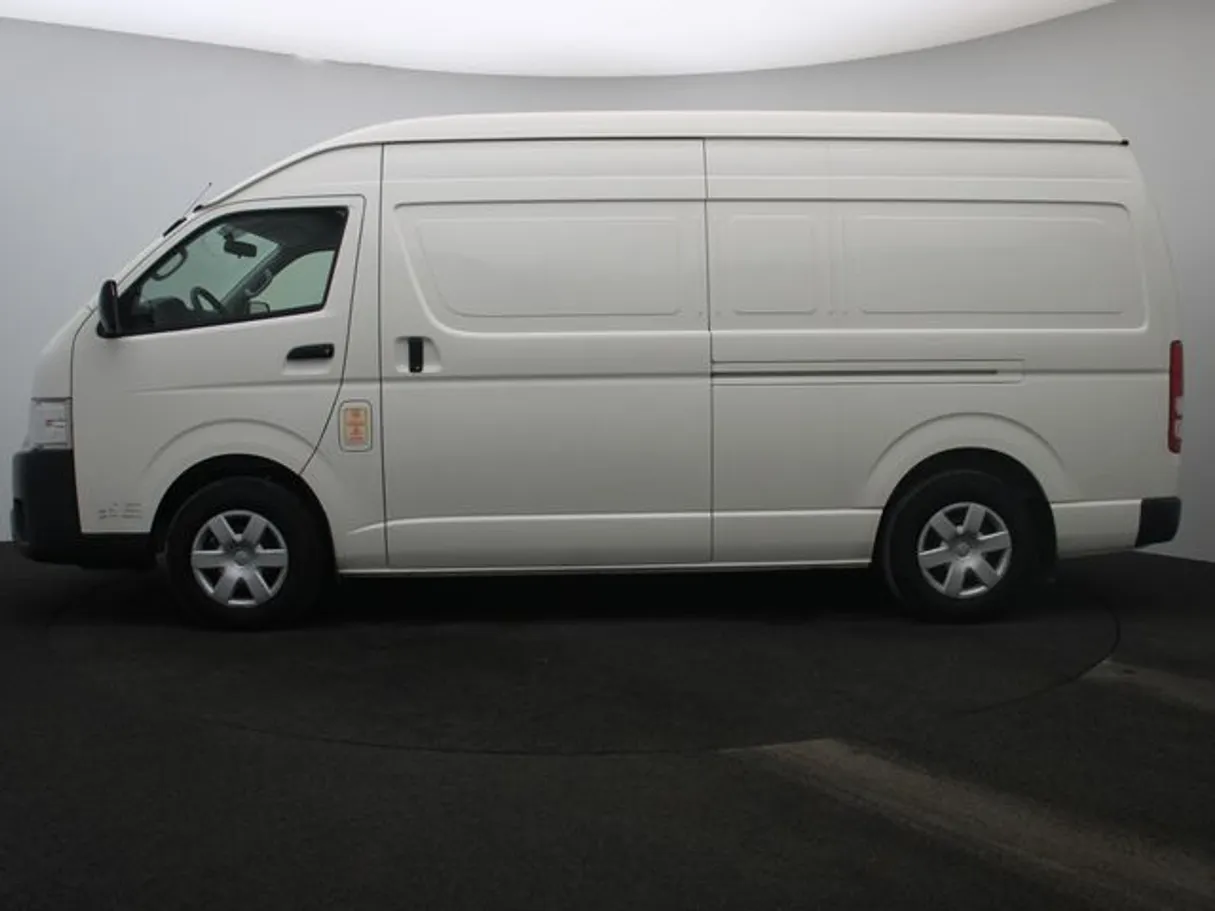Car image 3