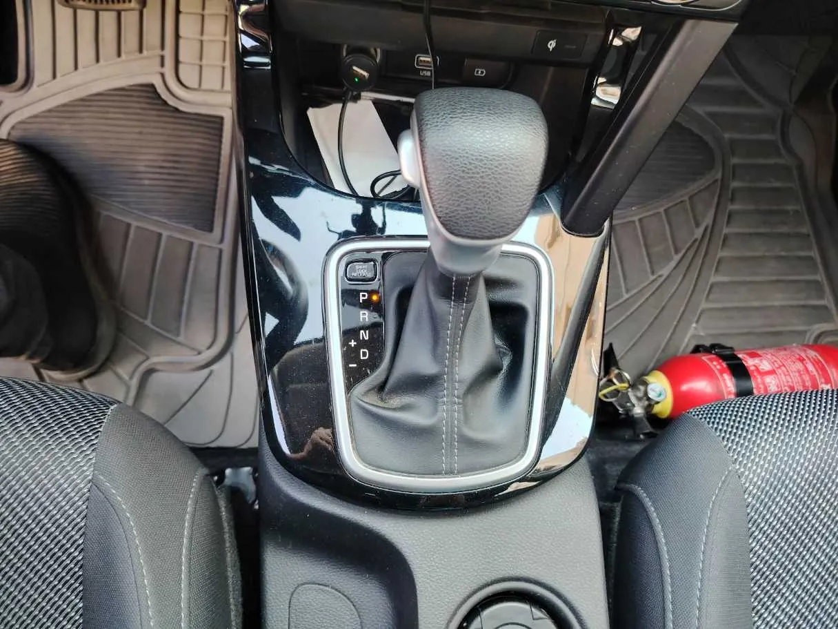 Car image 25