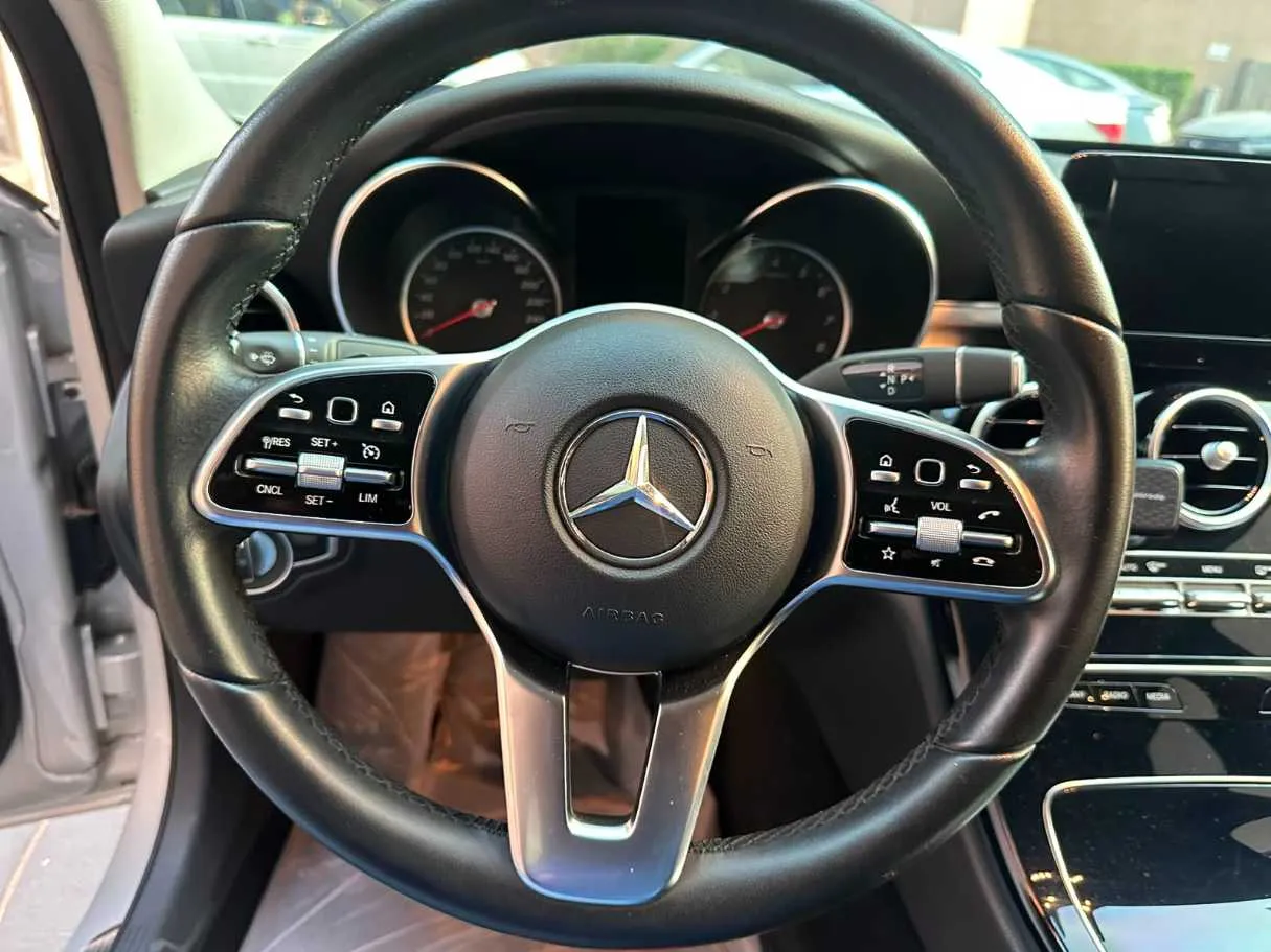 Car image 33
