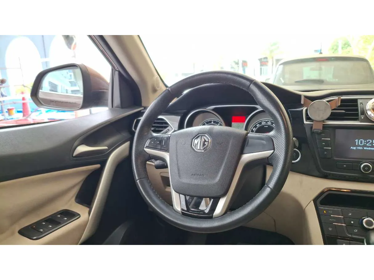 Car image 14