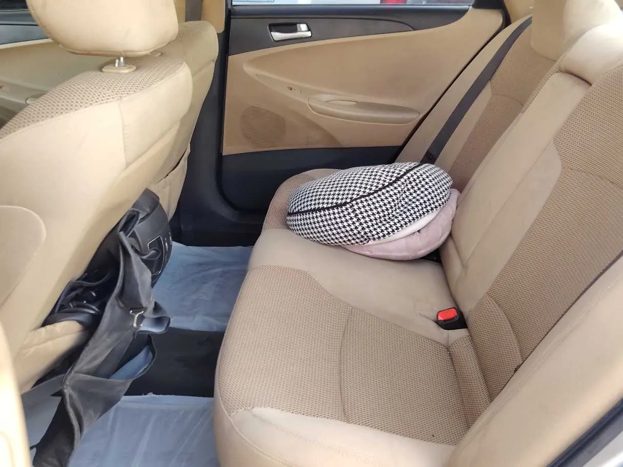 Car image 16