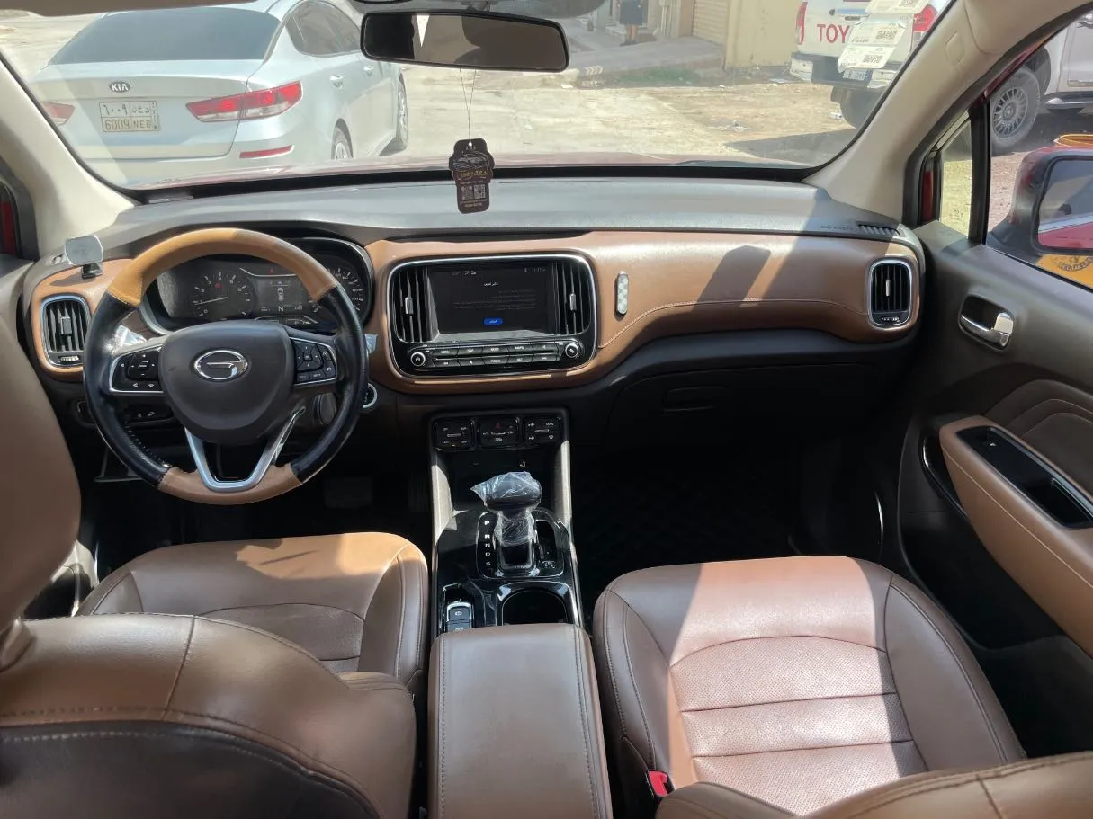 Car image 18