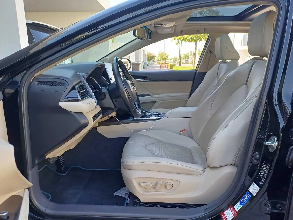 Car image 12