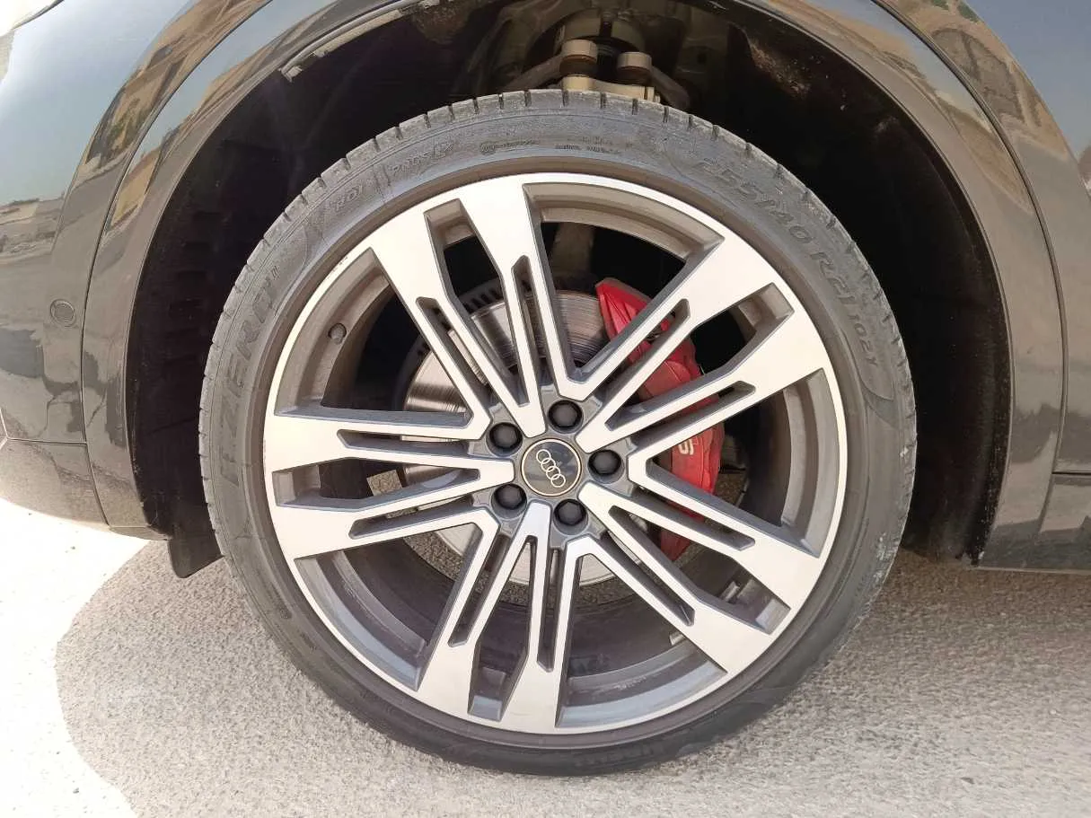 Car image 10