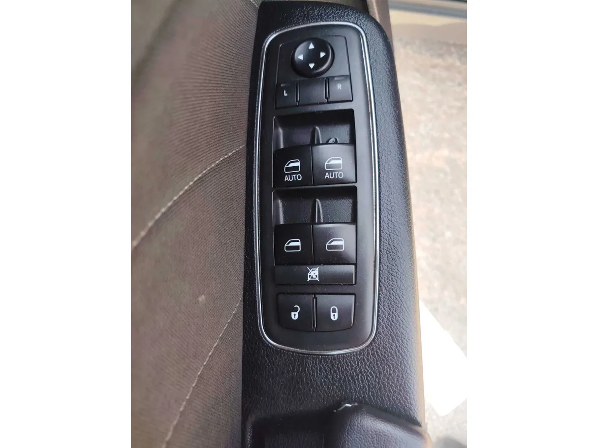 Car image 26