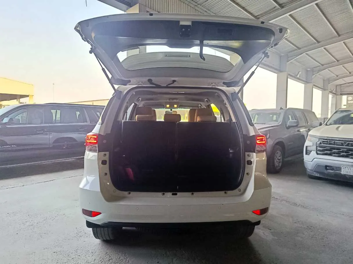 Car image 28