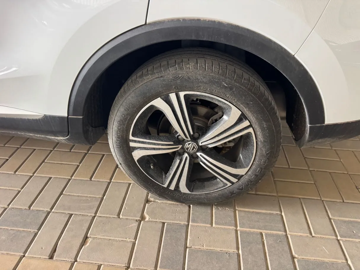 Car image 7