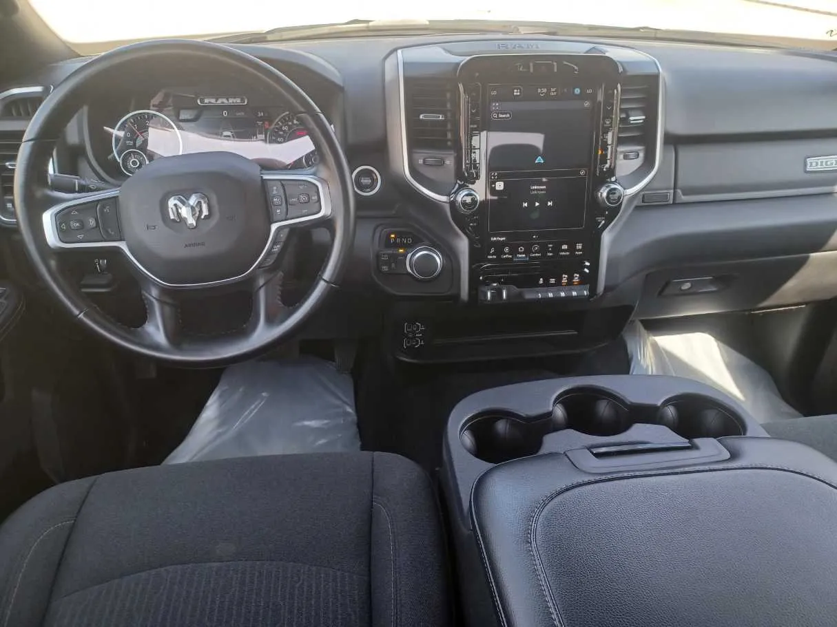 Car image 16
