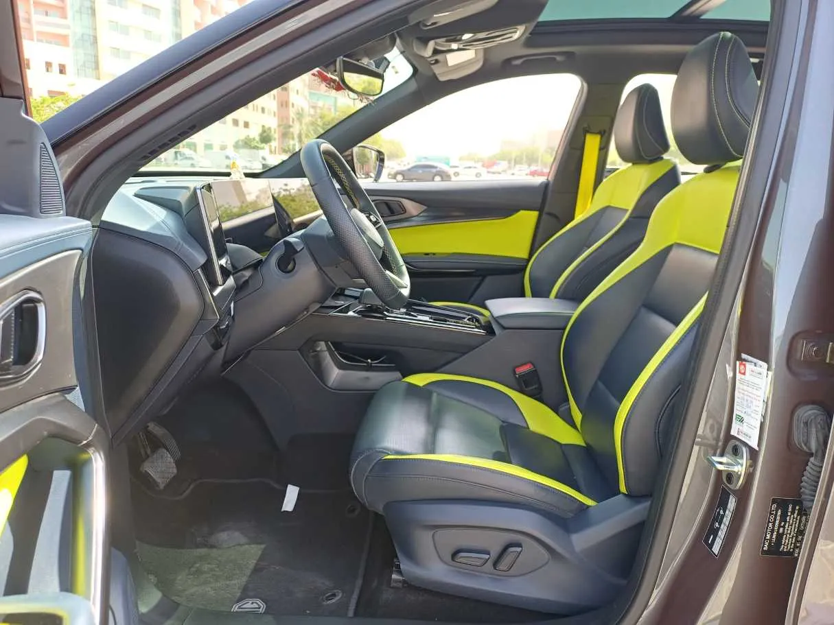 Car image 12