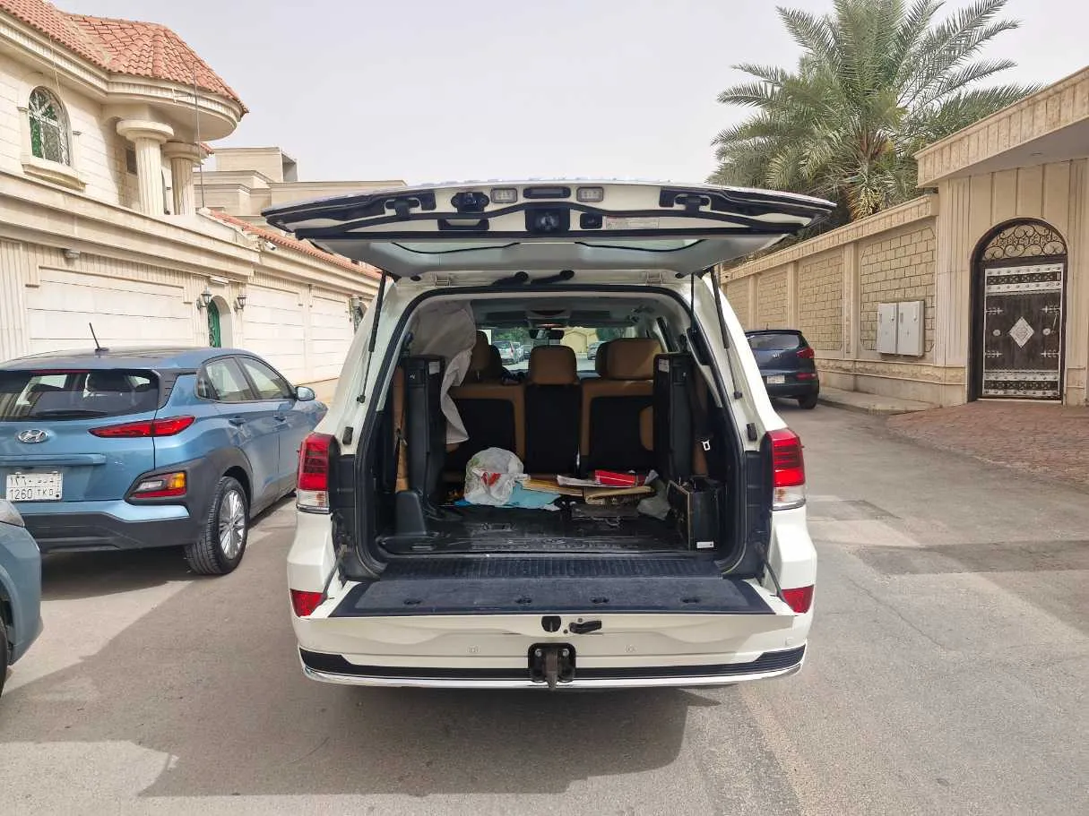 Car image 21
