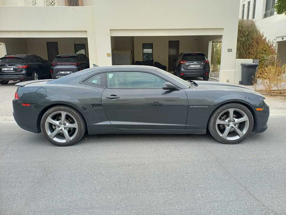 Car image 4