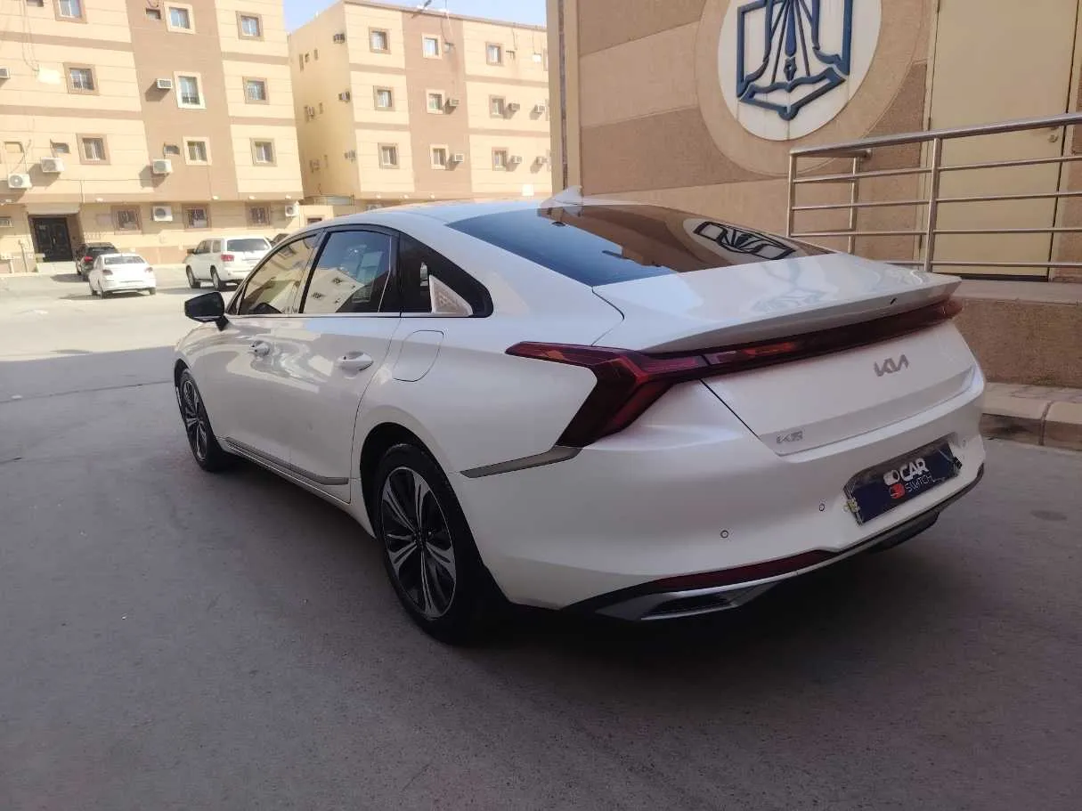 Car image 7