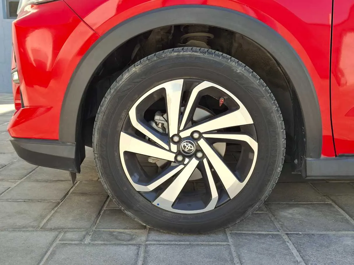 Car image 9