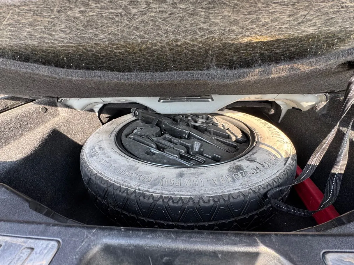 Car image 27