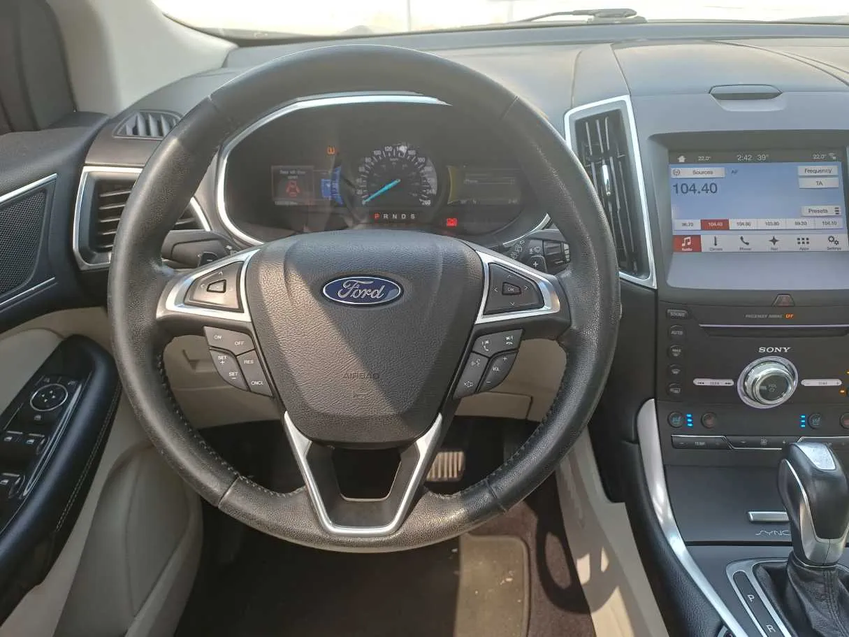 Car image 14