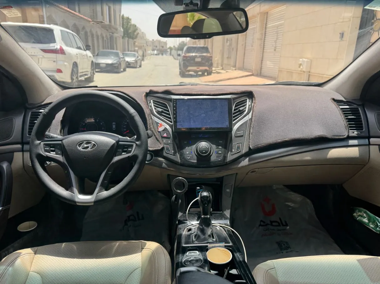Car image 15