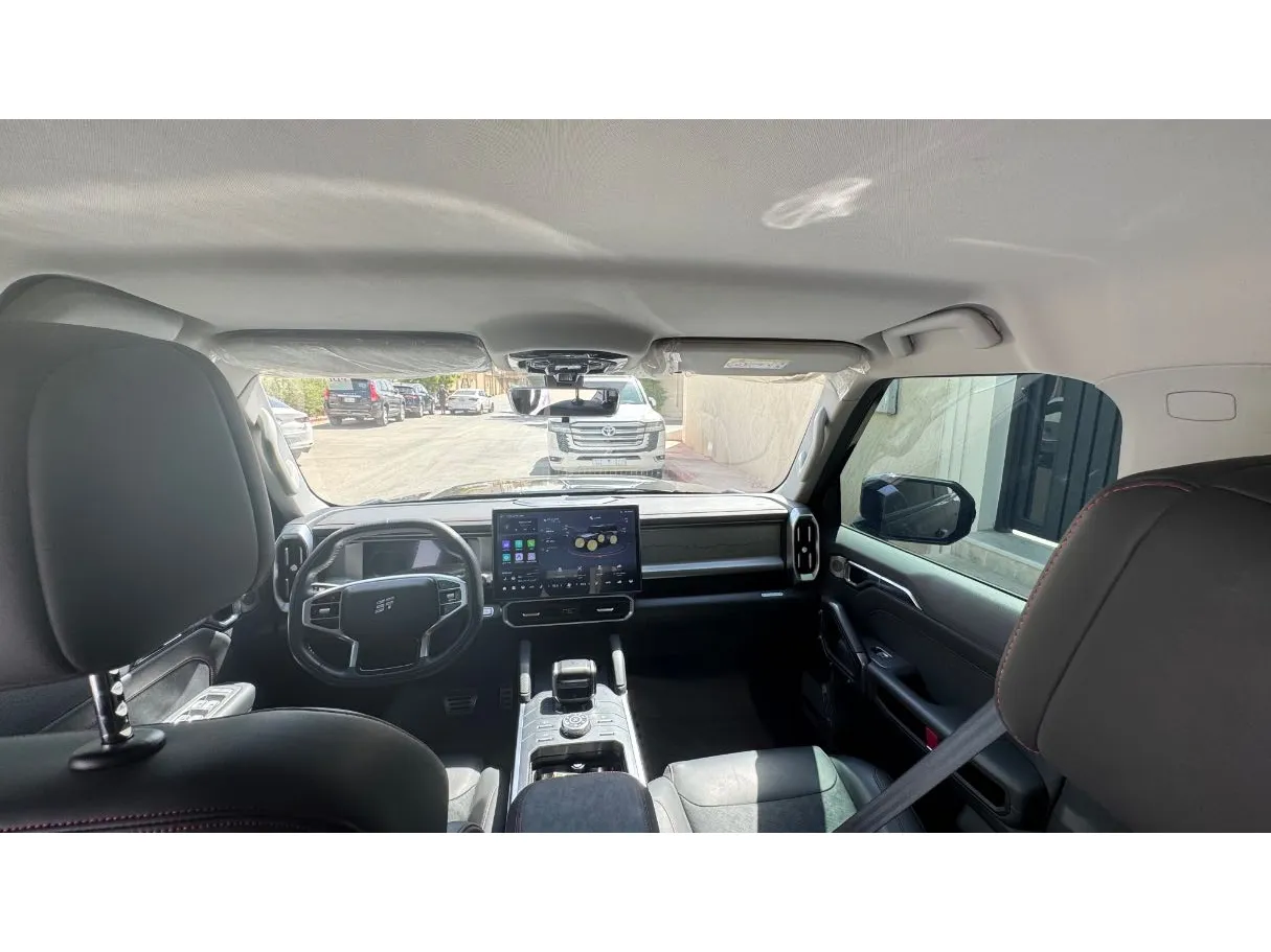 Car image 14