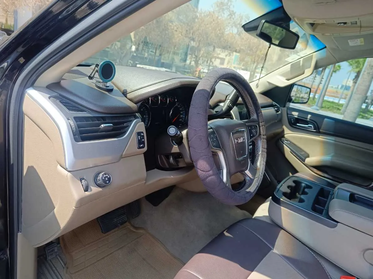 Car image 12