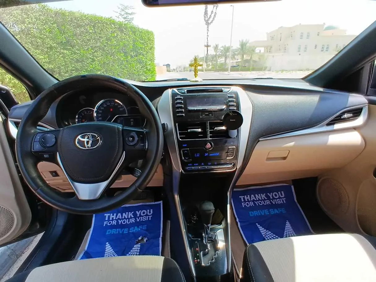 Car image 14