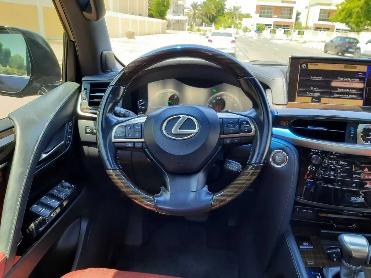 Car image 17
