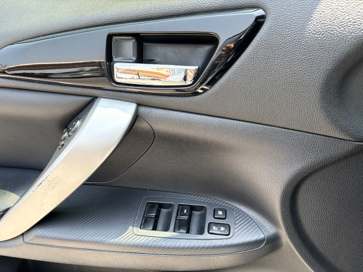 Car image 26