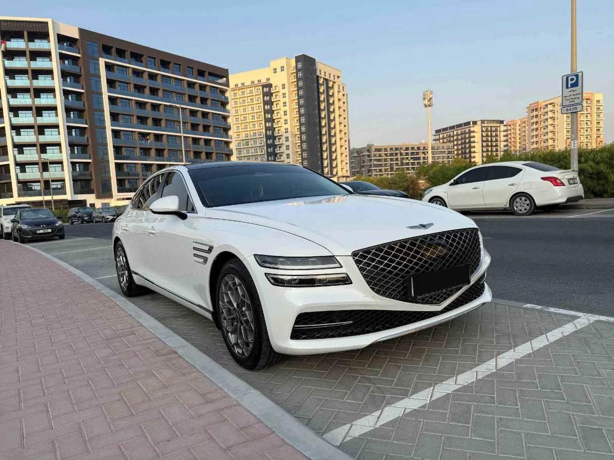 Car image 4