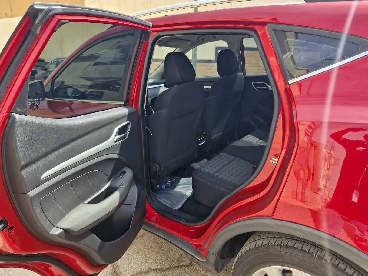 Car image 14