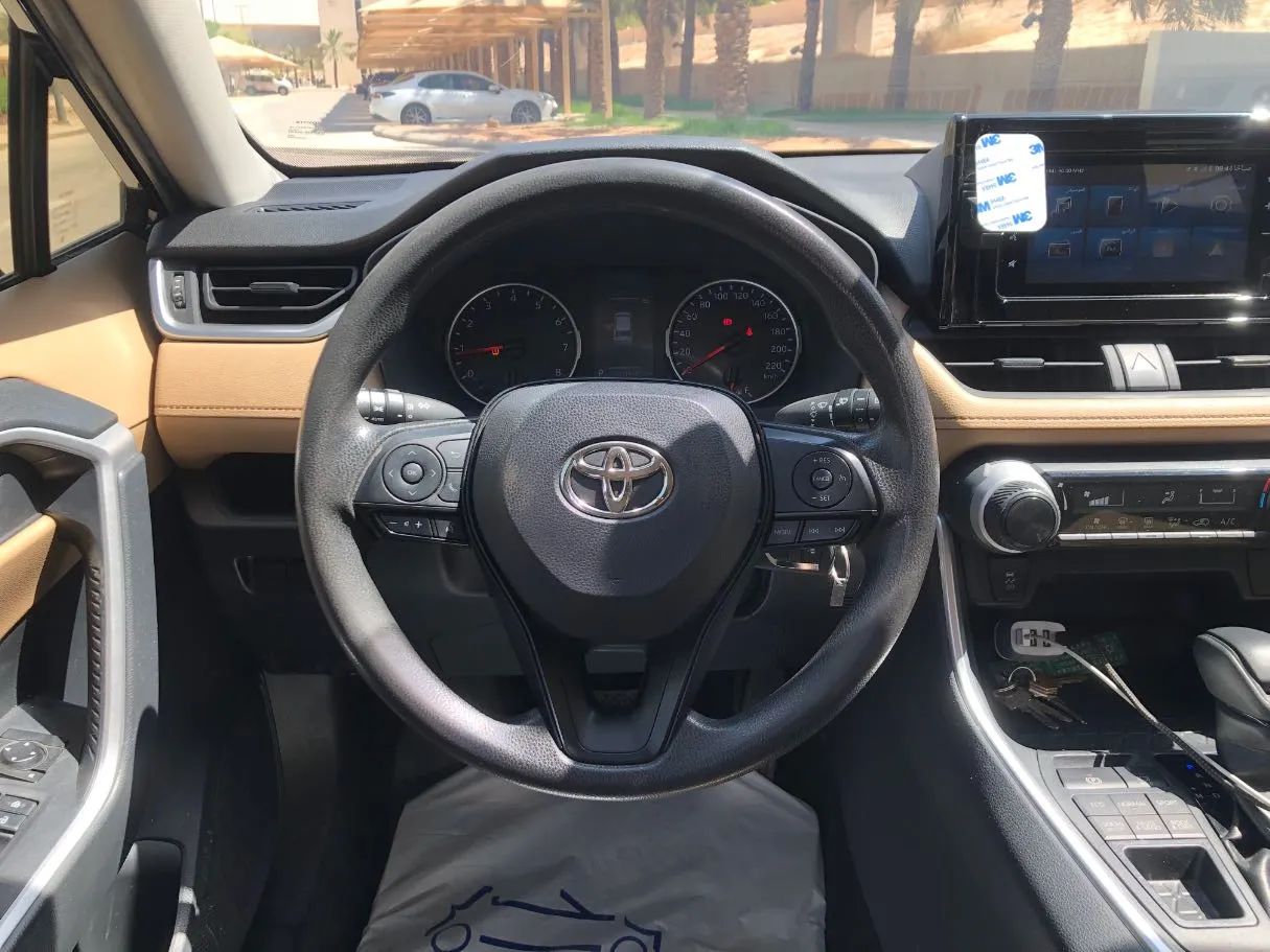 Car image 18