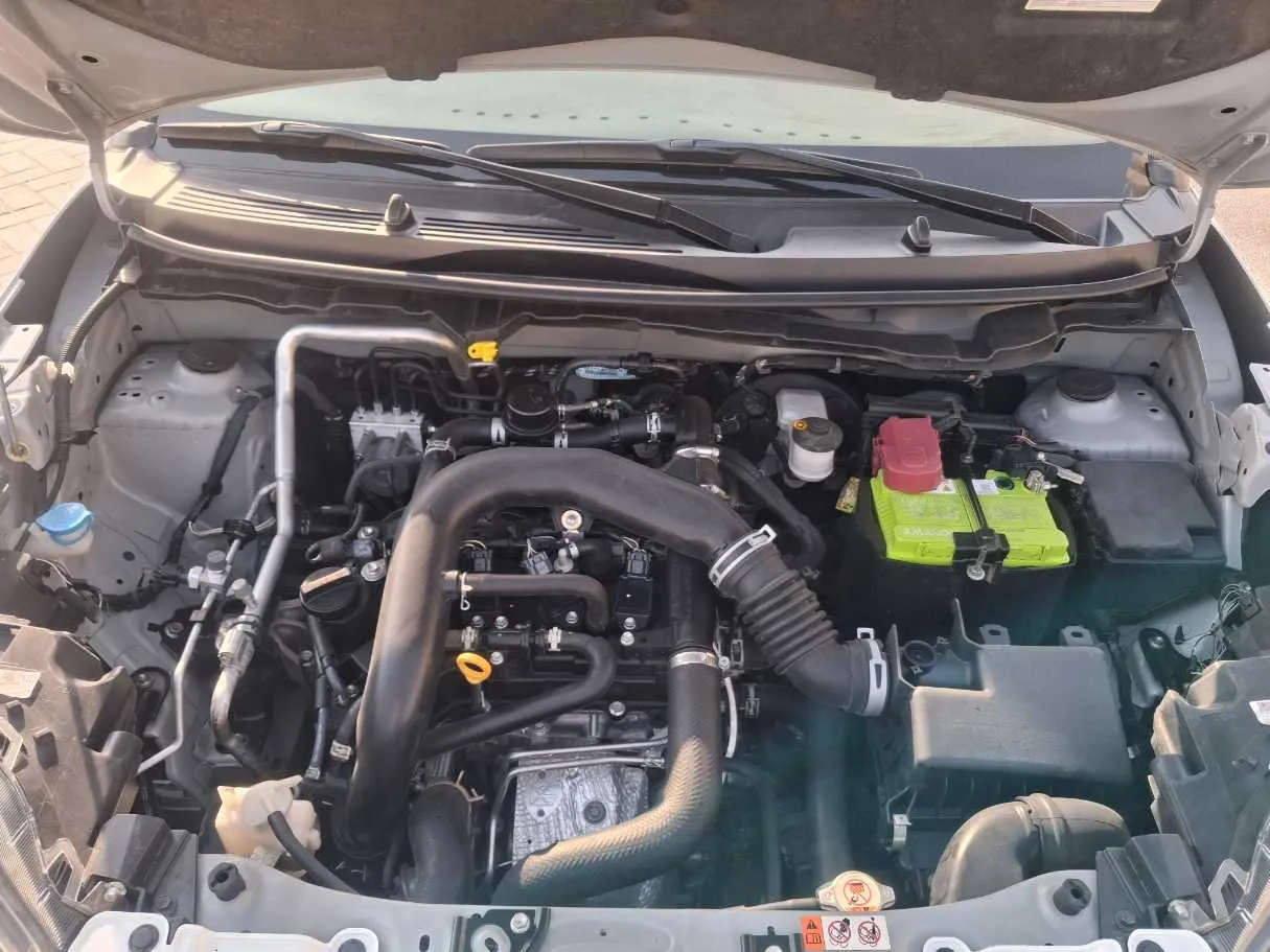 Car image 13