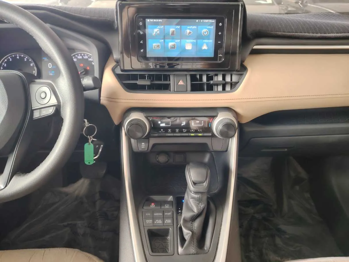 Car image 16