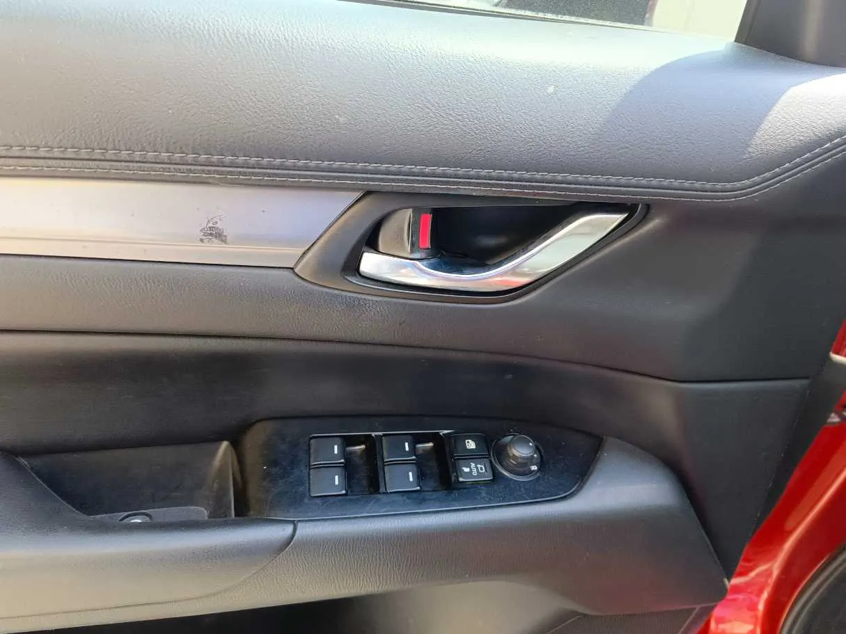 Car image 26