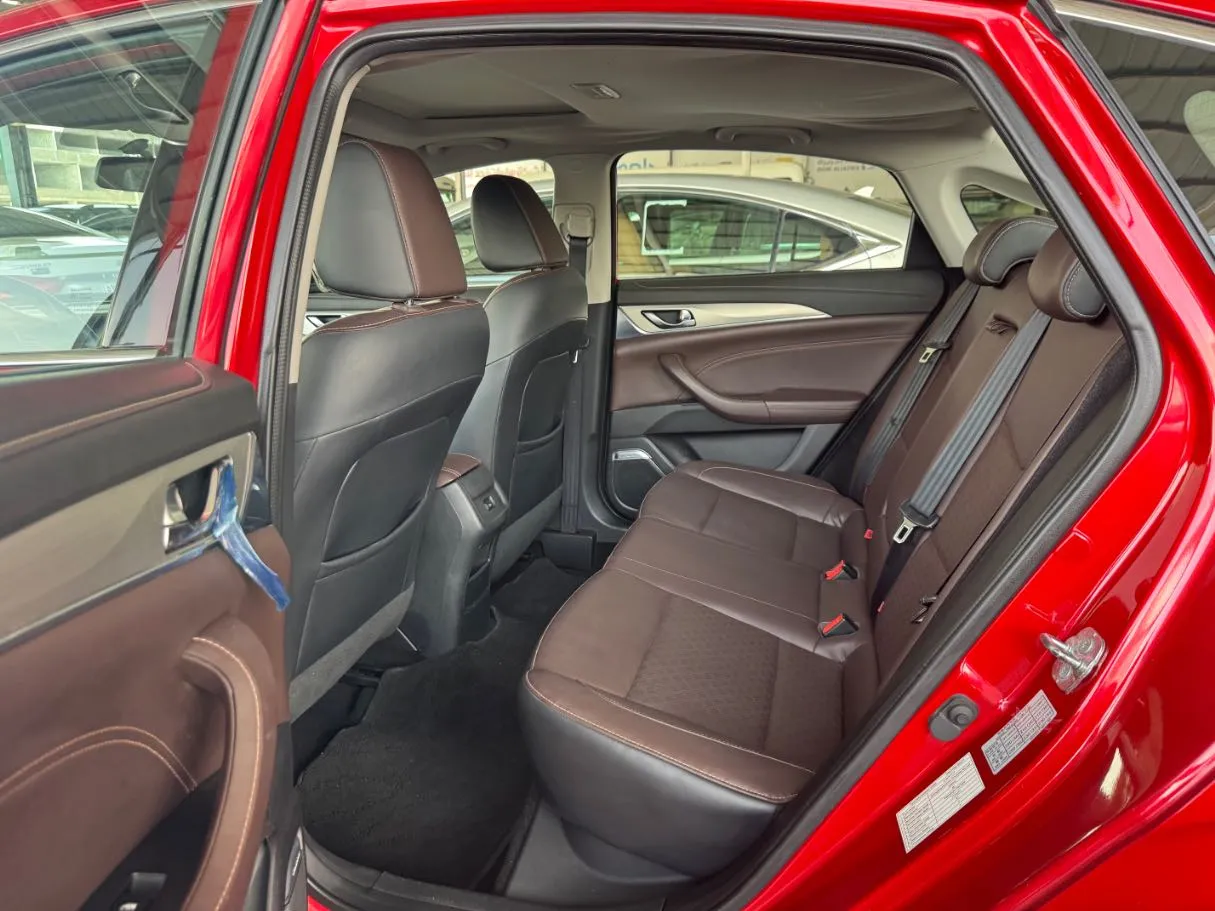 Car image 16