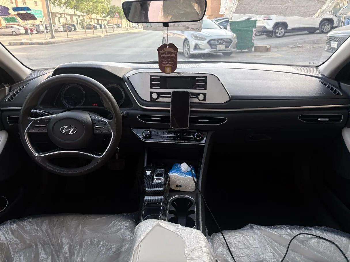Car image 18