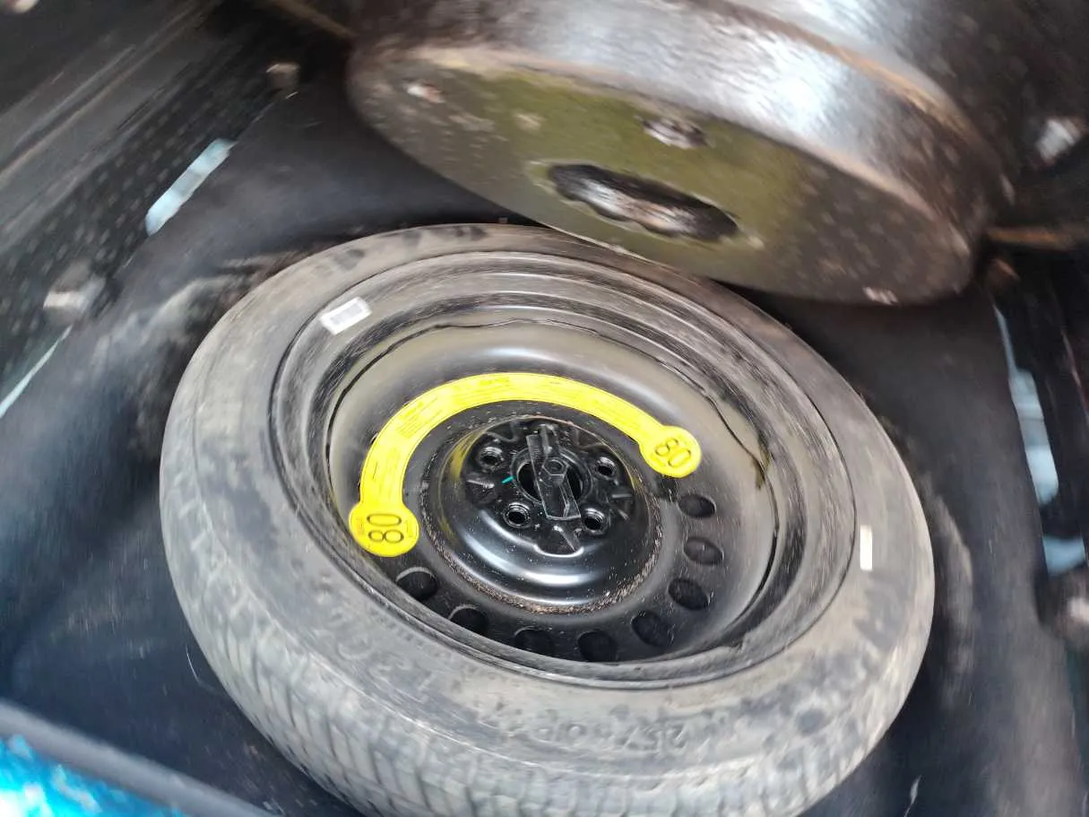 Car image 30