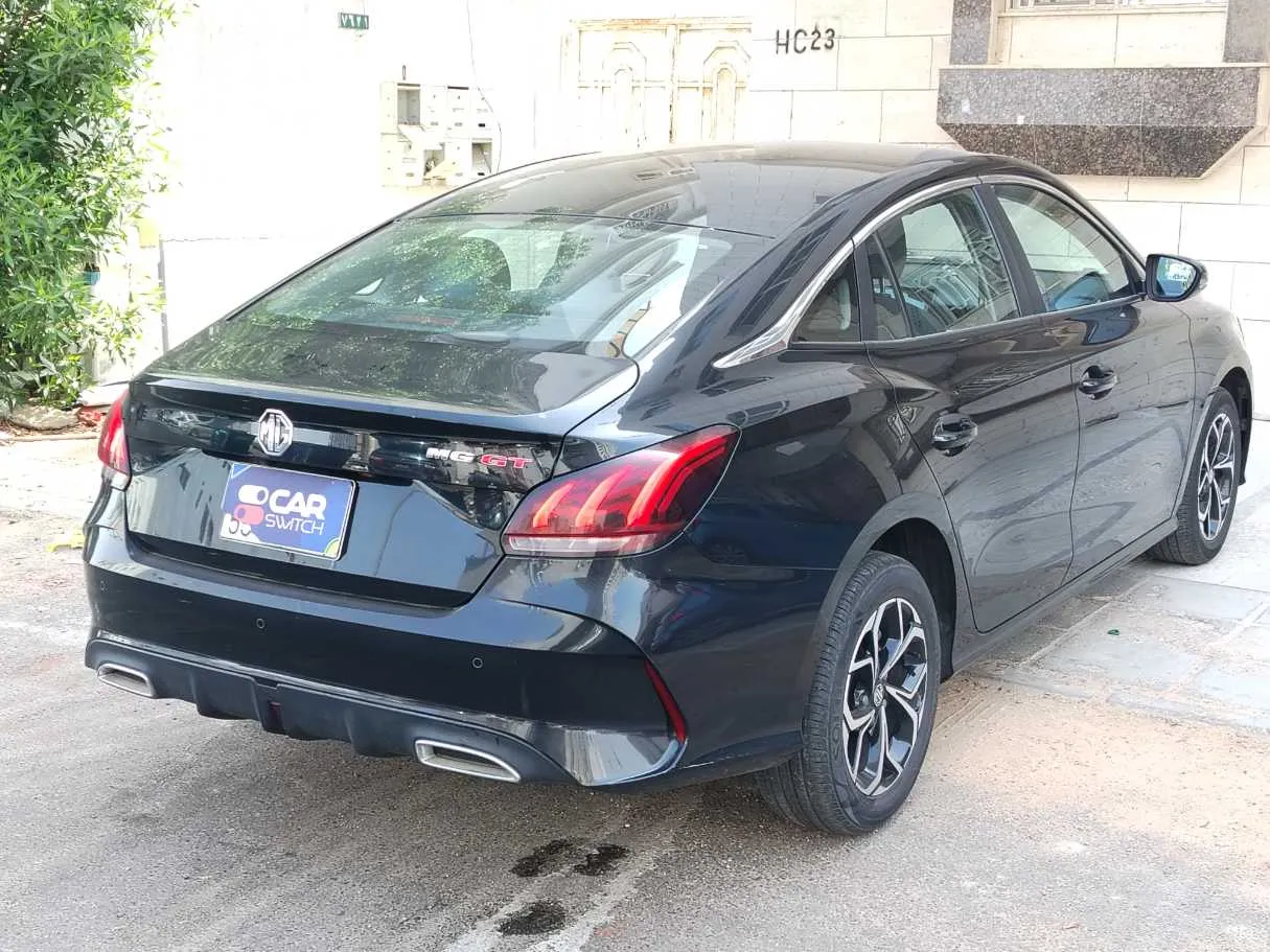 Car image 5