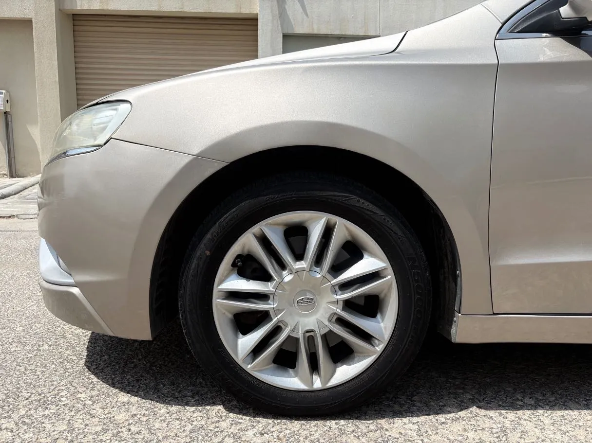 Car image 9