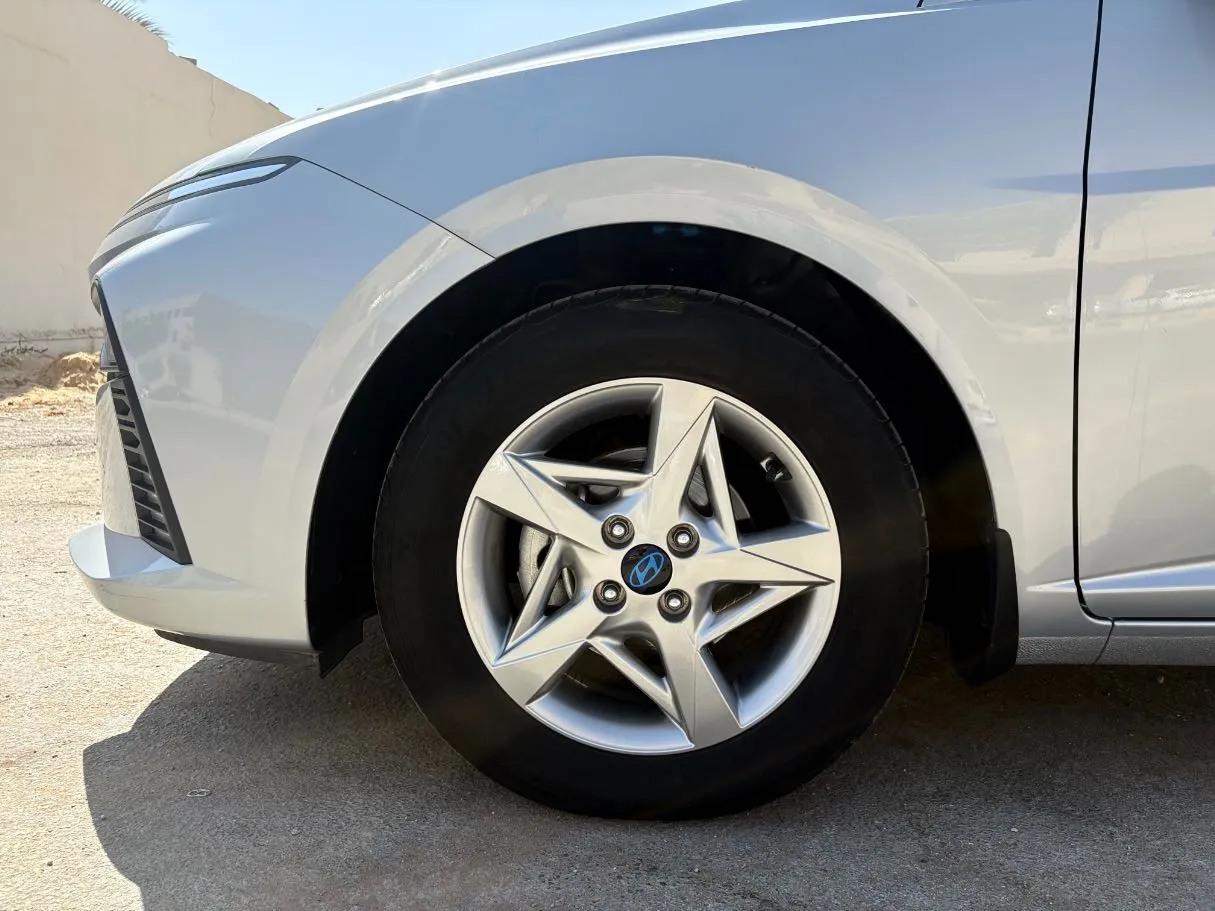 Car image 9
