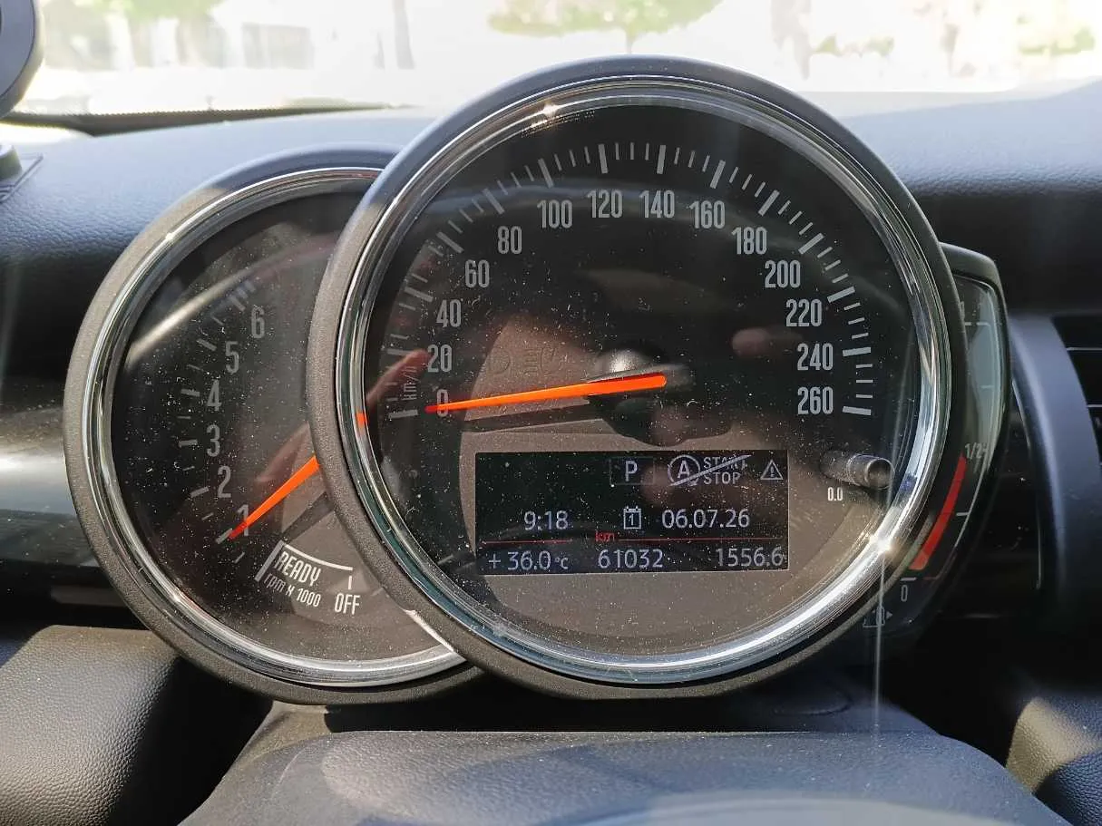 Car image 18