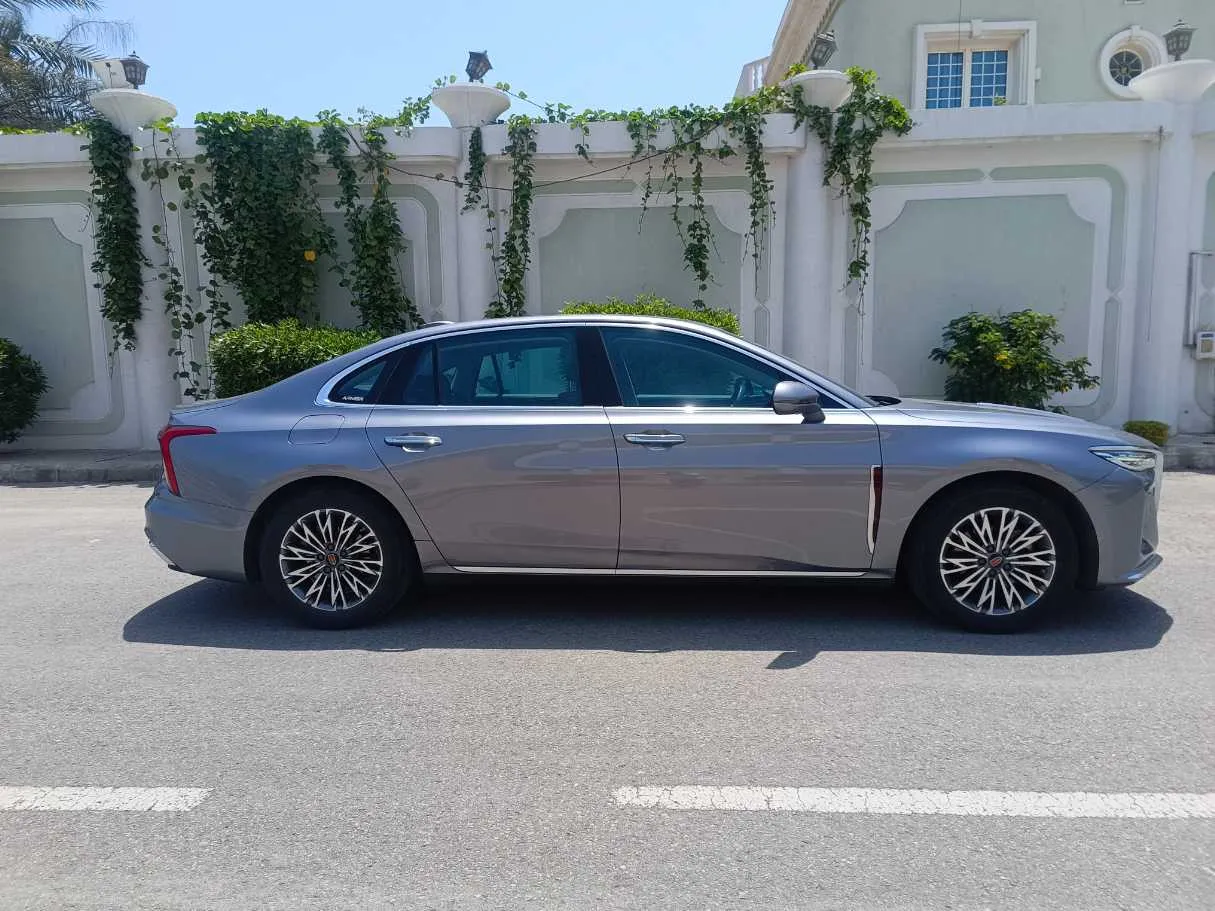 Car image 4