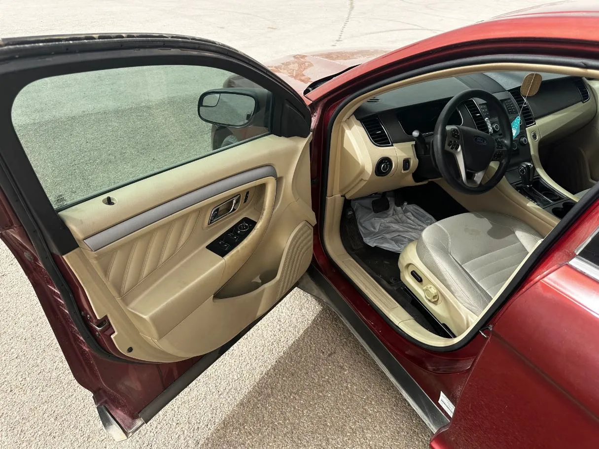 Car image 10