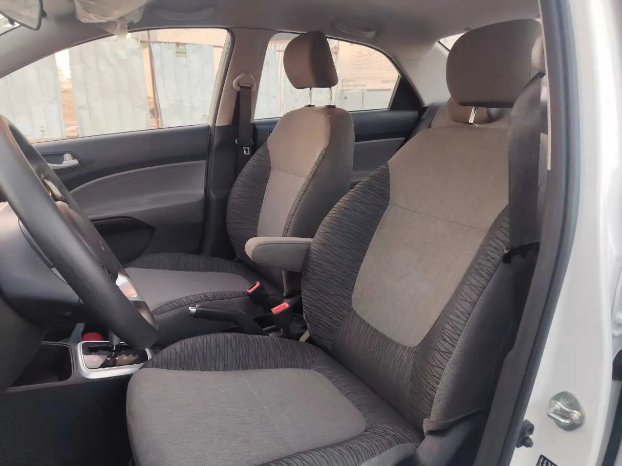 Car image 13
