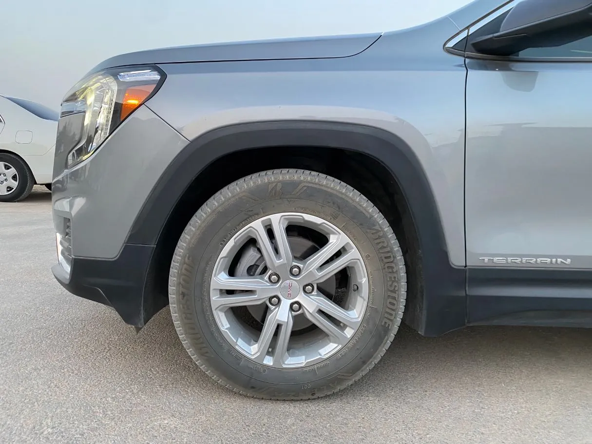 Car image 9